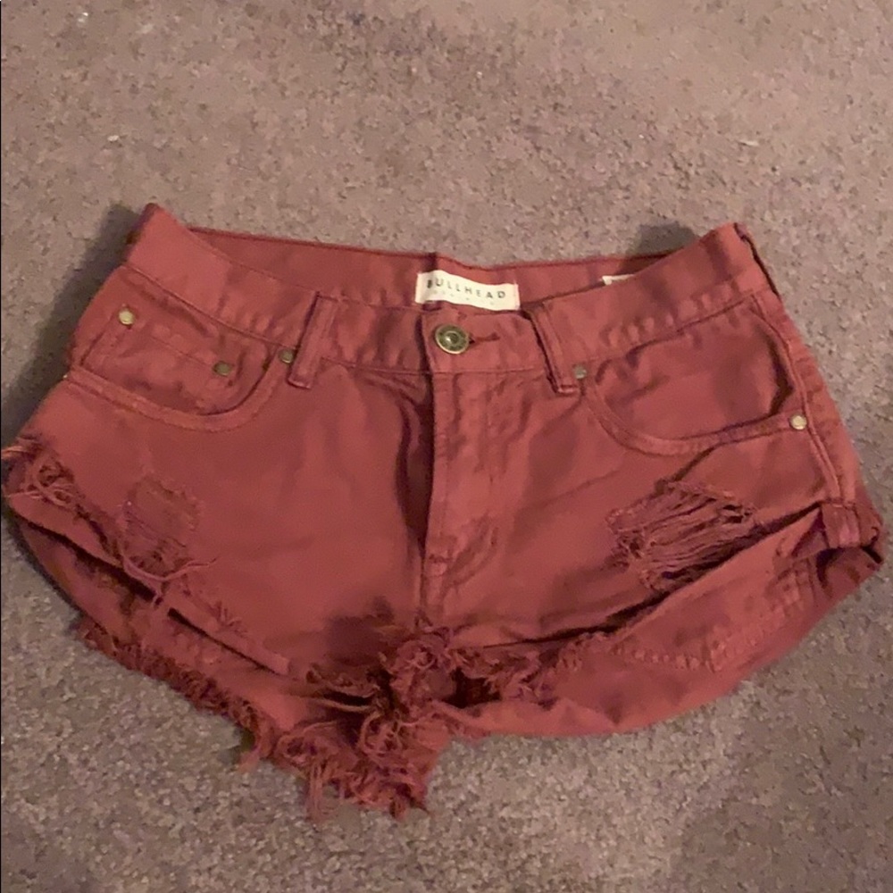 bullhead burnt red shorts